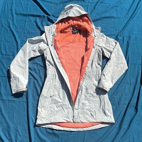 Mountain Hardware outer shell rain jacket white with orange mesh inner lining SP - Picture 8 of 11